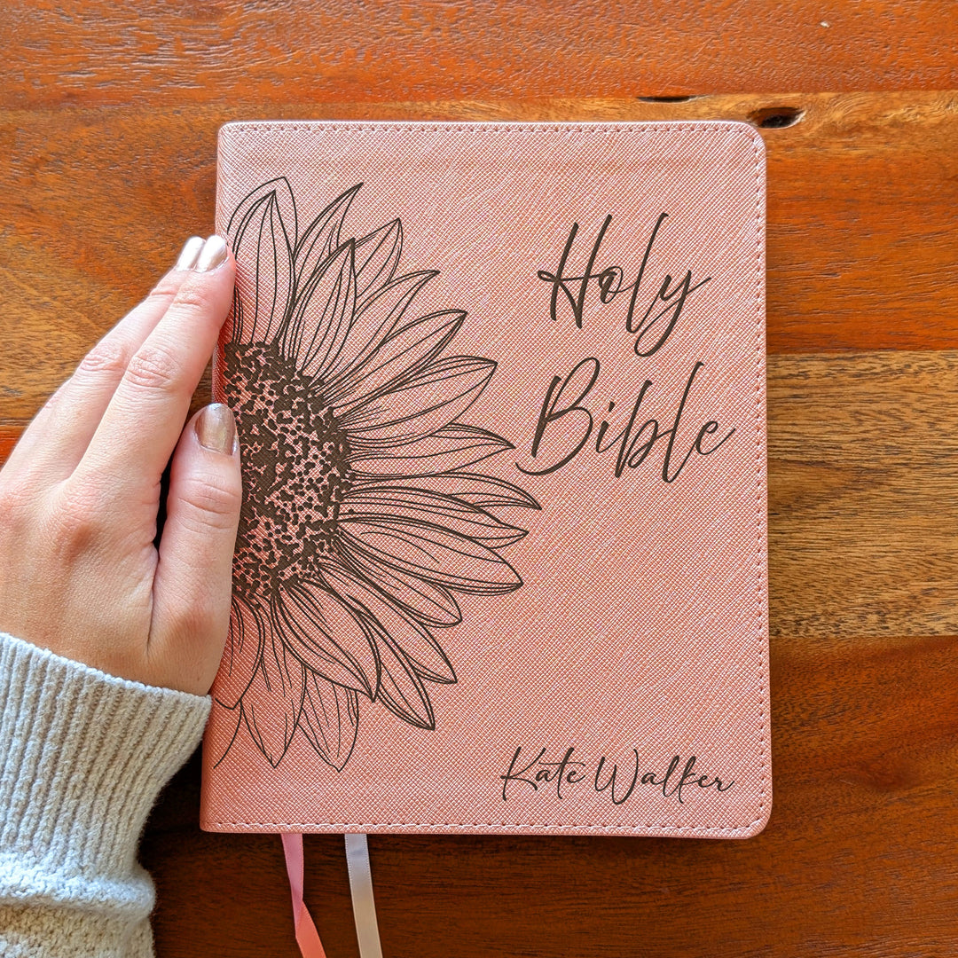 Biblia NVI Personalizada para Niños - Rosa | Nombre grabado