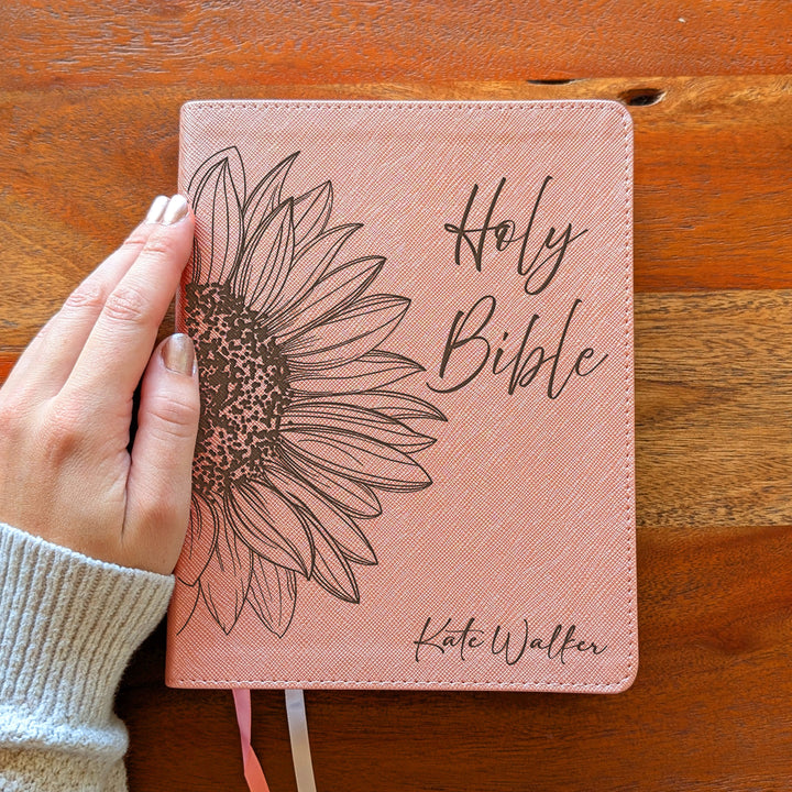 Biblia NVI Personalizada para Niños - Rosa | Nombre grabado