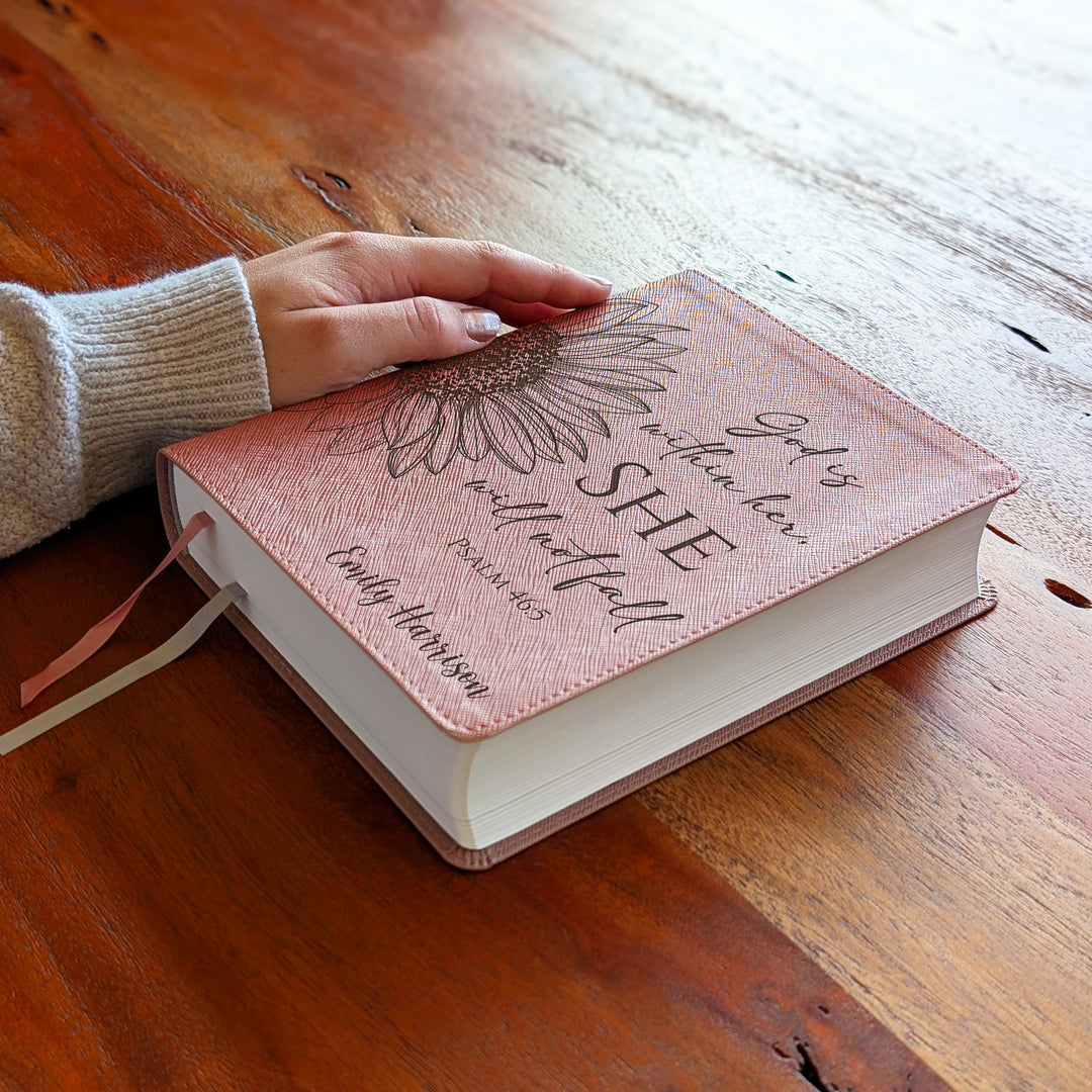 Biblia NVI Personalizada para Niños - Rosa | Nombre grabado