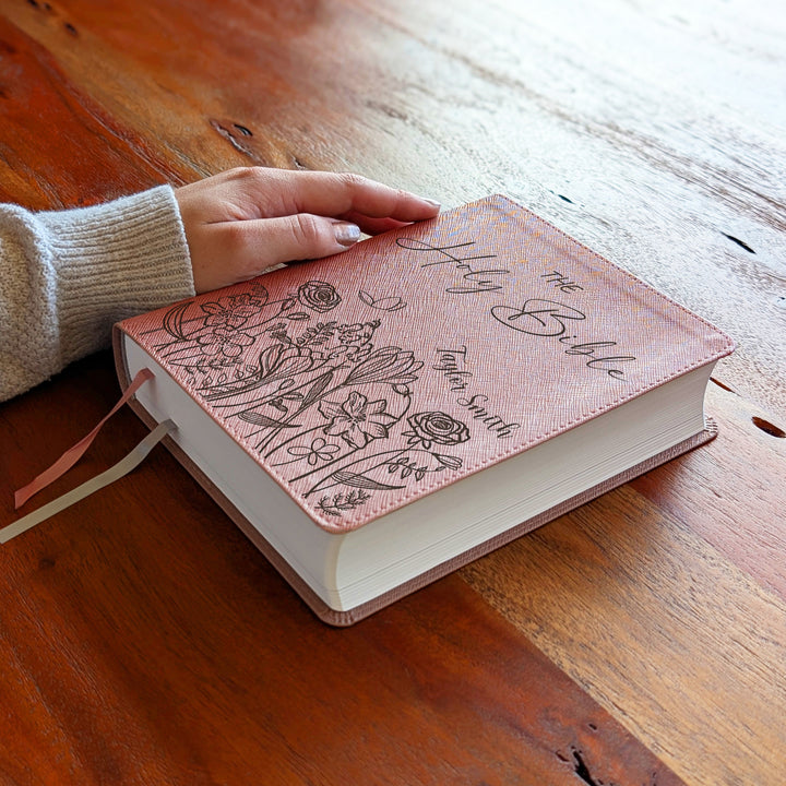 Biblia NVI Personalizada para Niños - Rosa | Nombre grabado