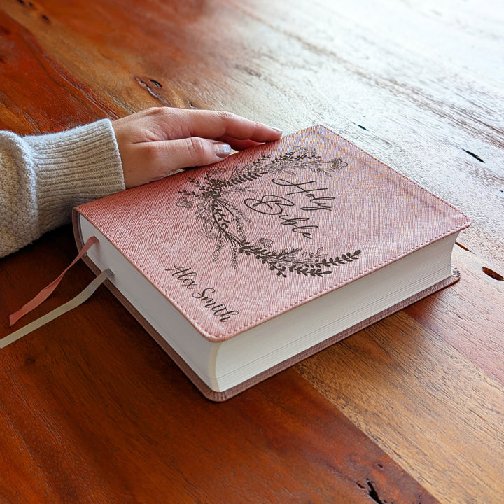 Biblia NVI Personalizada para Niños - Rosa | Nombre grabado