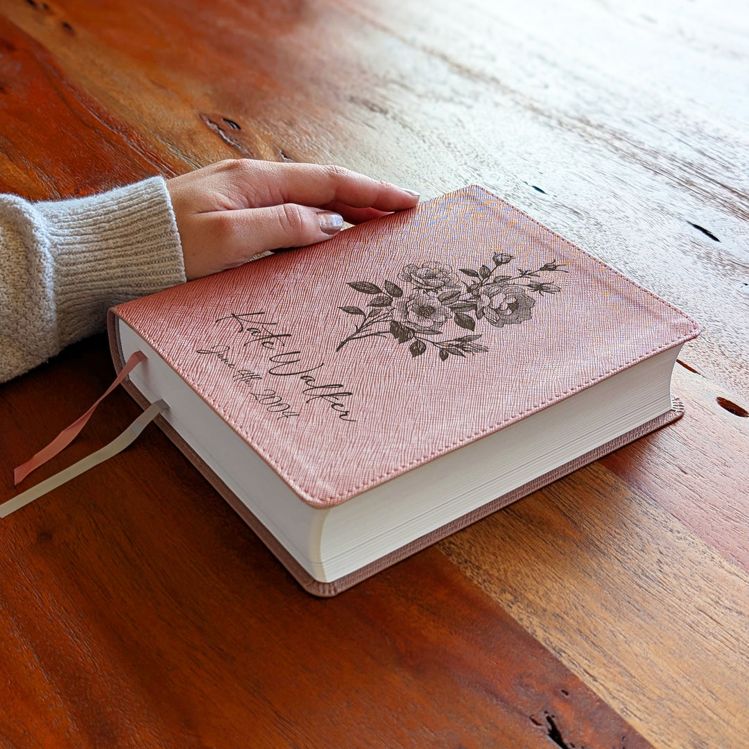 Biblia NVI Personalizada para Niños - Rosa | Nombre grabado