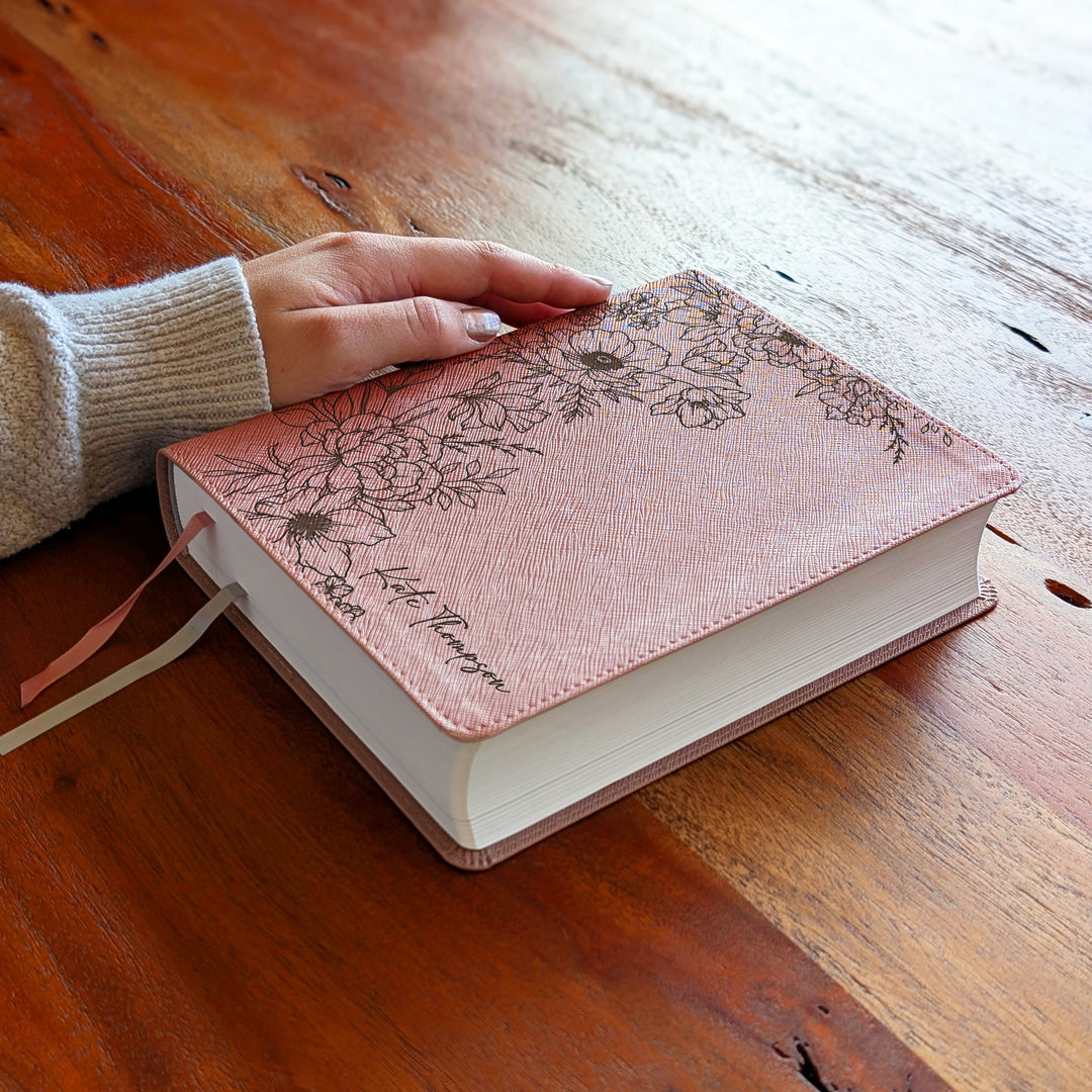 Biblia NVI Personalizada para Niños - Rosa | Nombre grabado