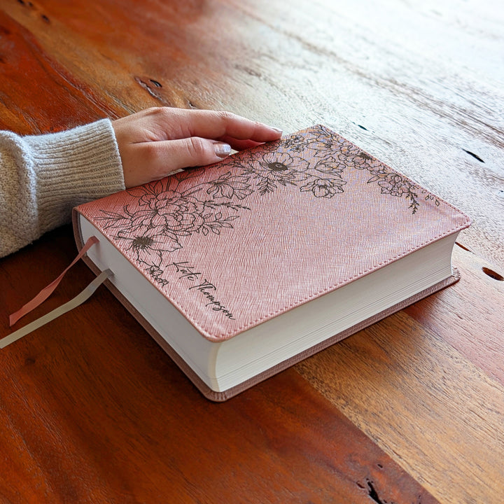 Biblia NVI Personalizada para Niños - Rosa | Nombre grabado