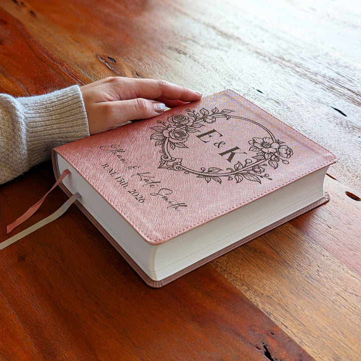 Biblia NVI Personalizada para Niños - Rosa | Nombre grabado