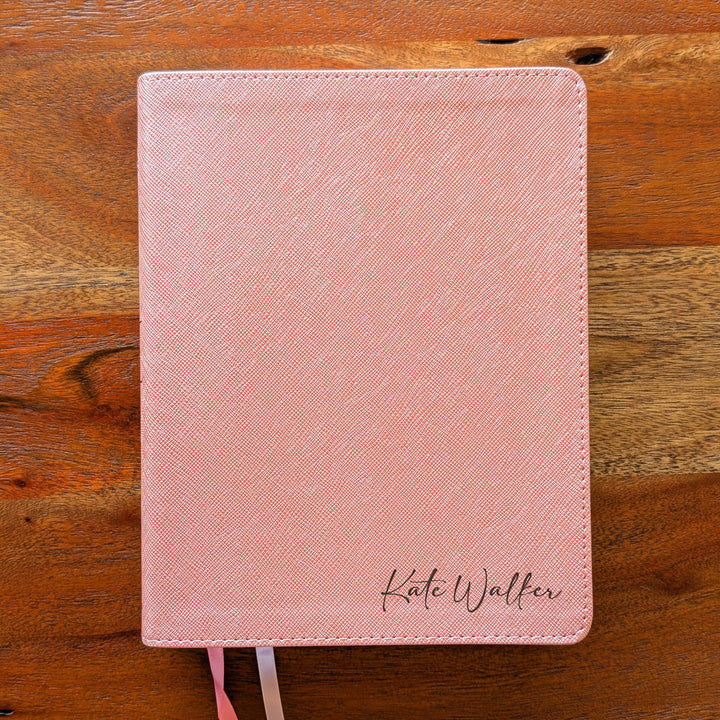 Biblia NVI Personalizada para Niños - Rosa | Nombre grabado