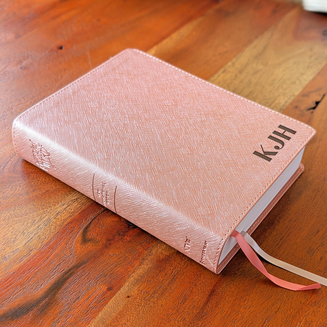 Biblia NVI Personalizada para Niños - Rosa | Nombre grabado