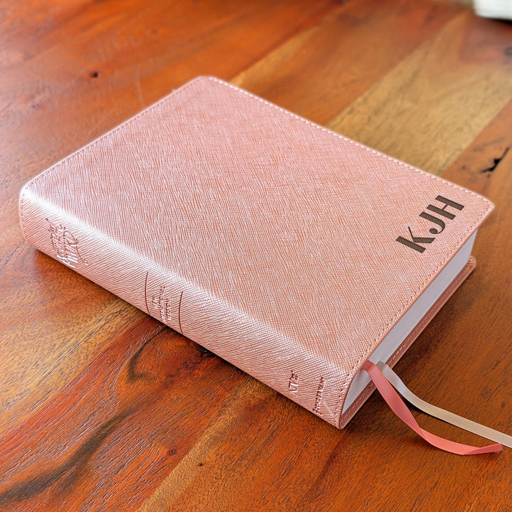Biblia NVI Personalizada para Niños - Rosa | Nombre grabado