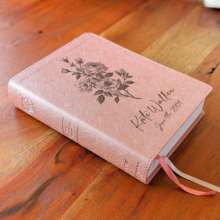 Biblia NVI Personalizada para Niños - Rosa | Nombre grabado