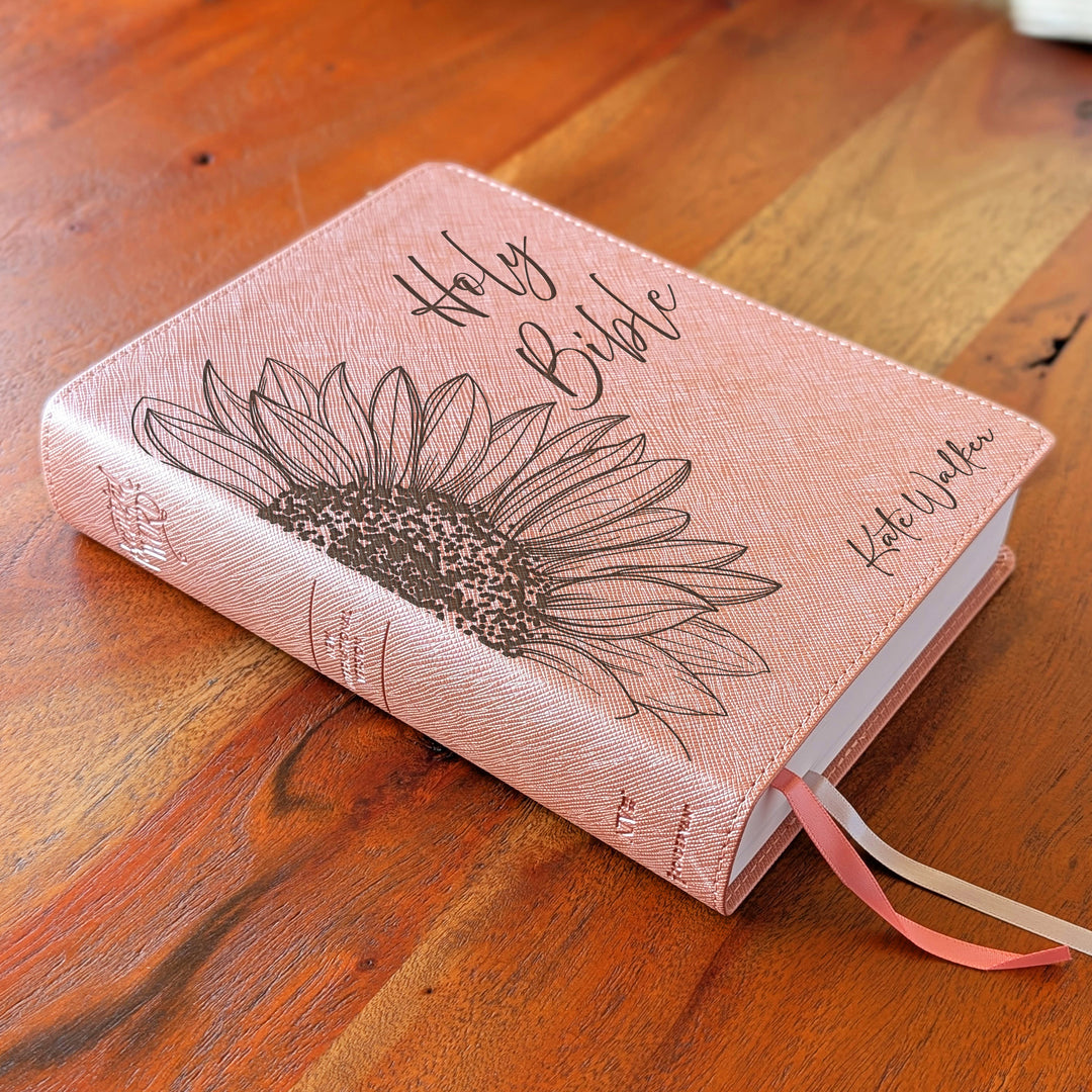 Biblia NVI Personalizada para Niños - Rosa | Nombre grabado