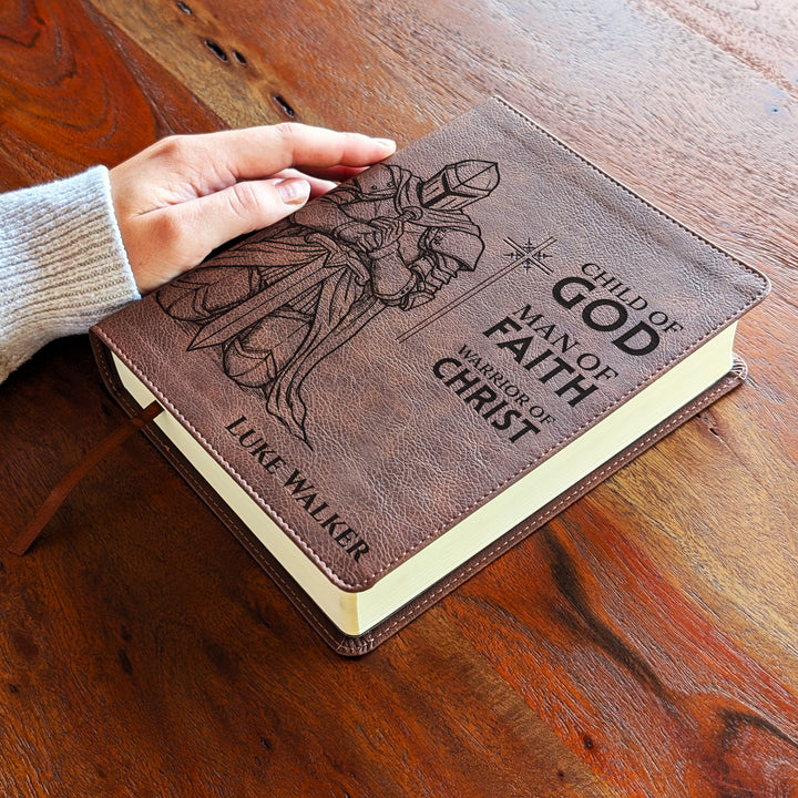 Biblia Personalizada NVI Journal the Word – Cruz Marrón | Peonía