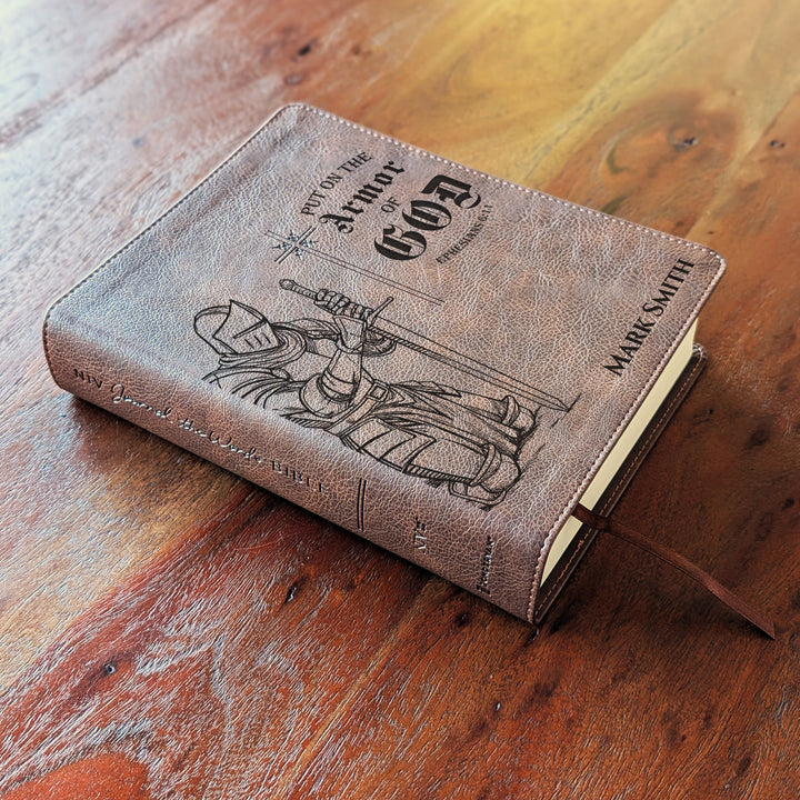 Biblia Personalizada NVI Journal the Word – Cruz Marrón | Peonía