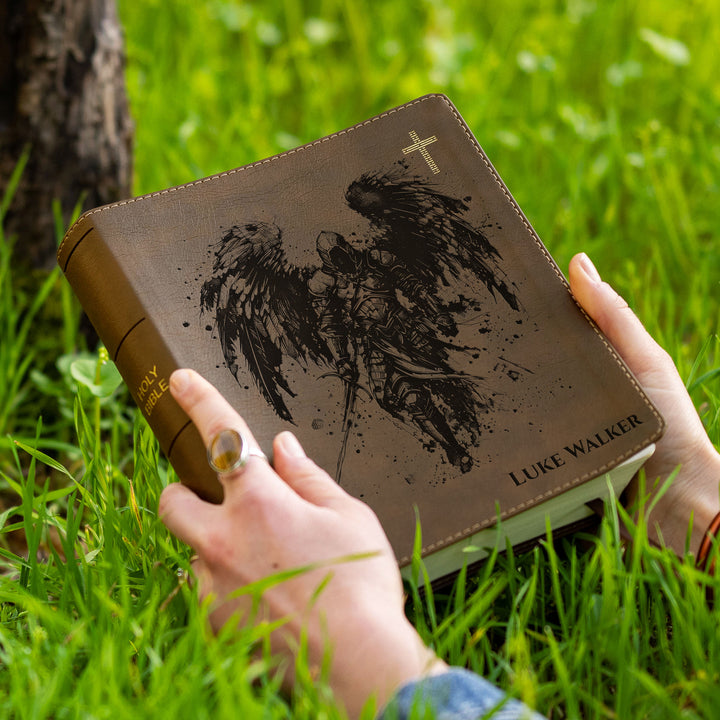 Biblia Personalizada NVI Escribe la Palabra – Marrón Doble Columna | Arcángel Miguel