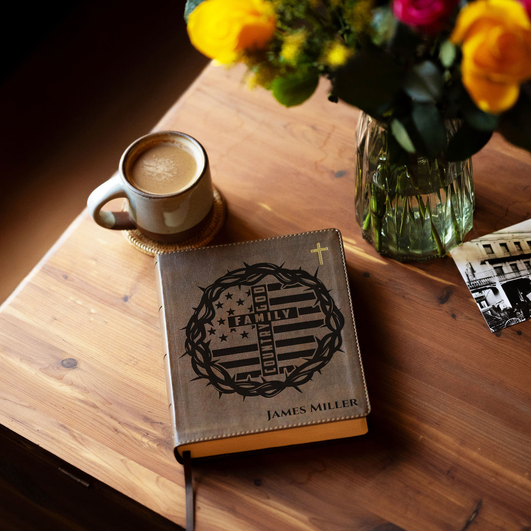 Biblia NVI con Diario Personalizado – Columna Doble Marrón | Dios Familia Patria