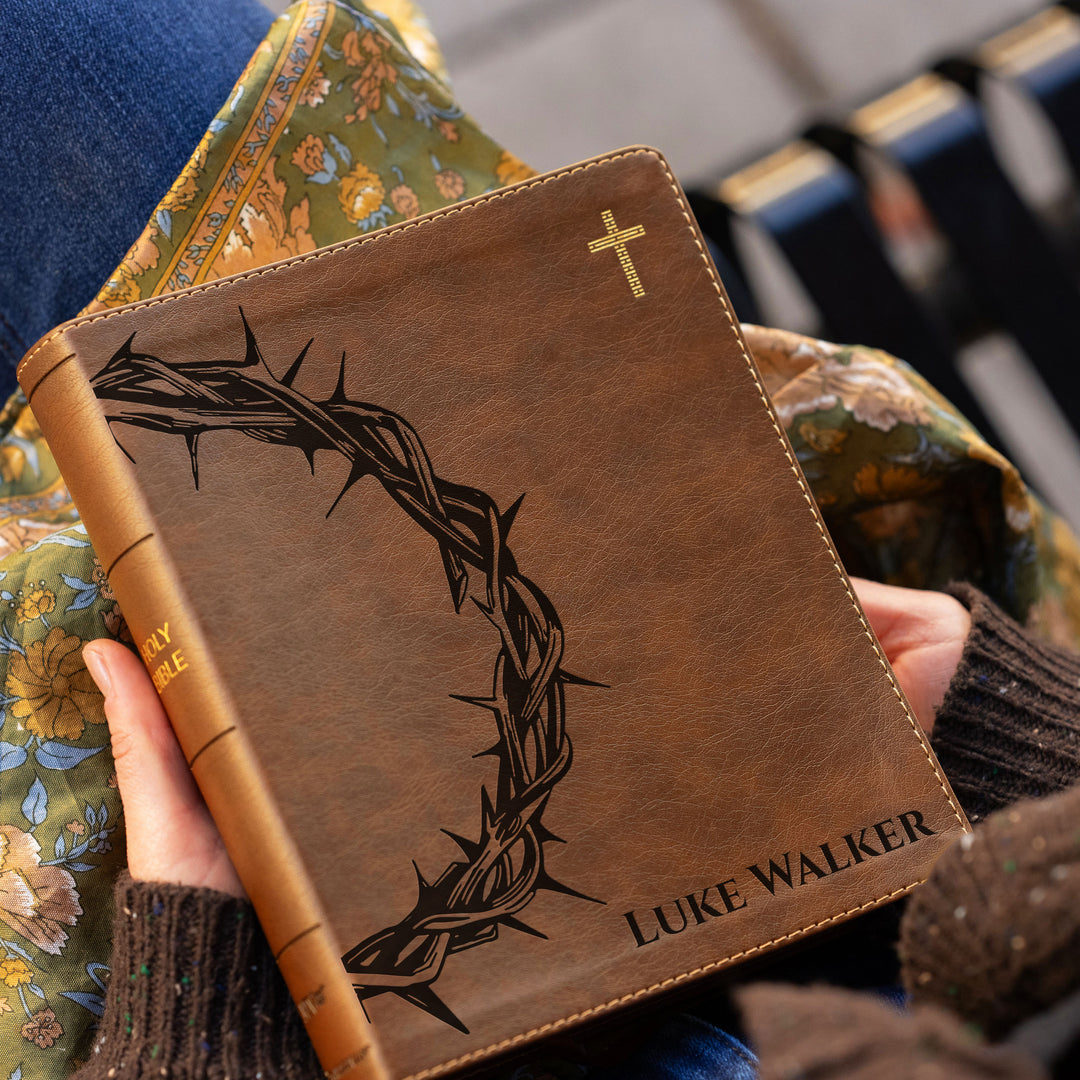 Biblia Personalizada NVI Journal the Word – Columna Doble Marrón | Corona de Espinas
