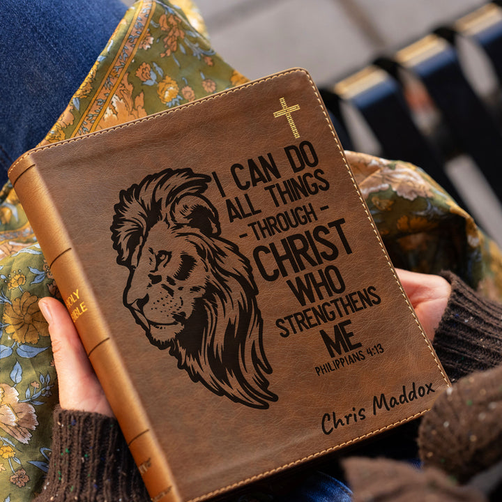 Biblia NVI Journal the Word personalizada – Columna doble marrón | León de la fuerza