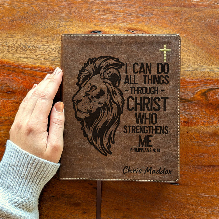 Biblia NVI Journal the Word personalizada – Columna doble marrón | León de la fuerza