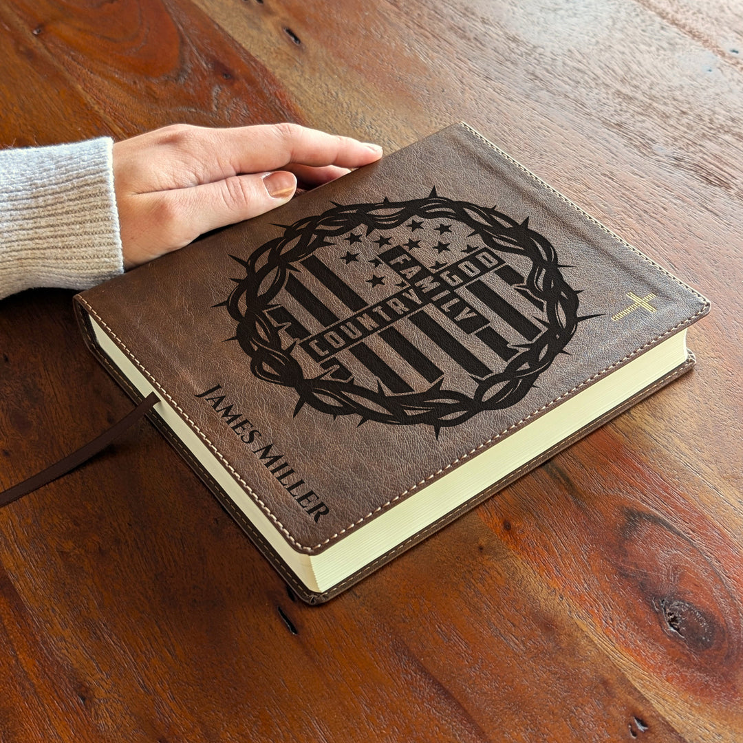 Biblia NVI con Diario Personalizado – Columna Doble Marrón | Dios Familia Patria