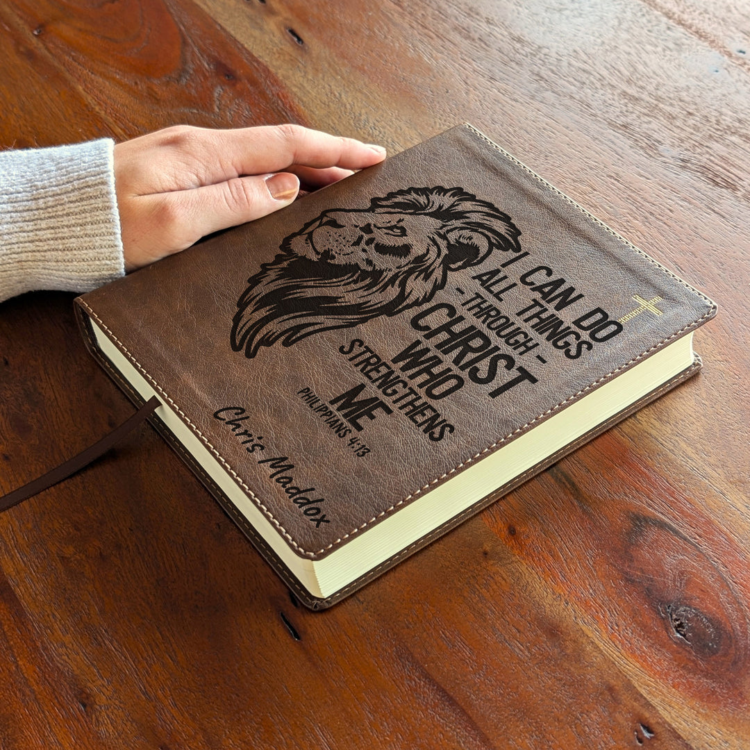 Biblia NVI Journal the Word personalizada – Columna doble marrón | León de la fuerza