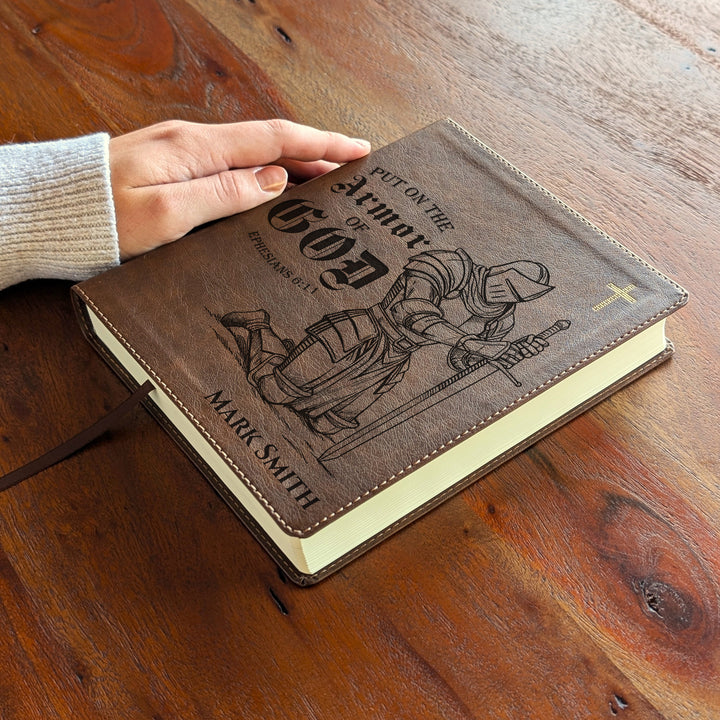 Biblia NIV Journal the Word personalizada – Doble columna Marrón | Knight Ephesians