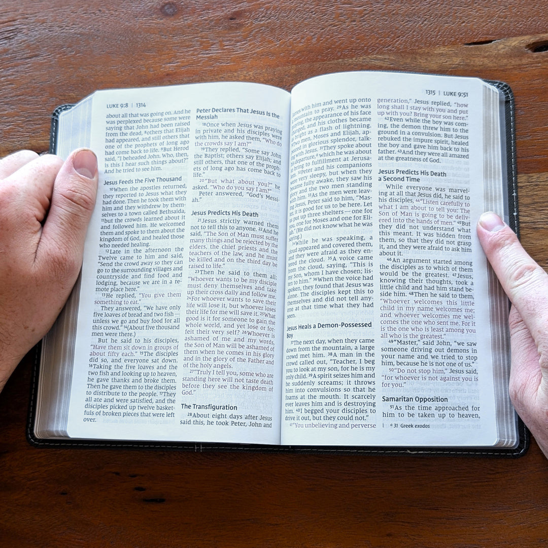 Biblia Personalizada NVI Tamaño Personal – Letra Grande, Negra | Corona de Espinas