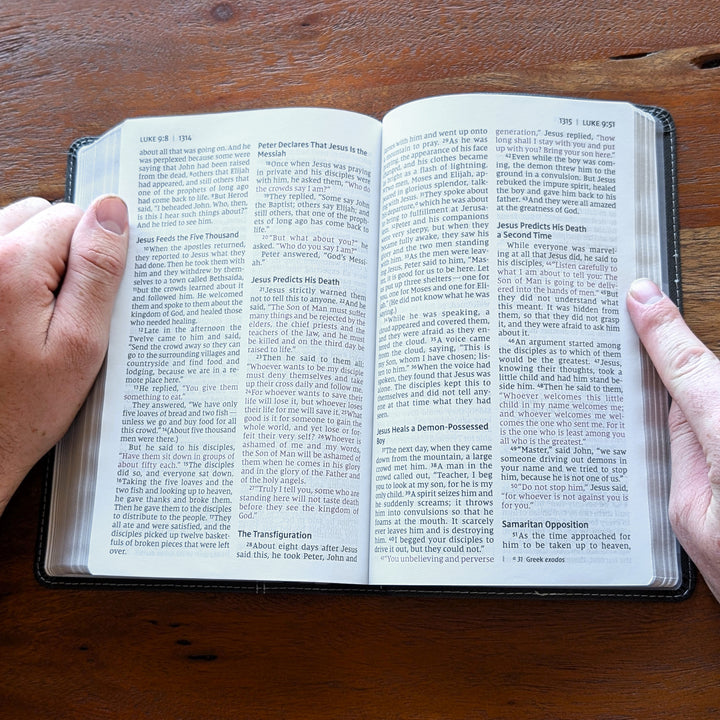 Biblia Personalizada NVI Tamaño Personal – Letra Grande, Negra | Corona de Espinas