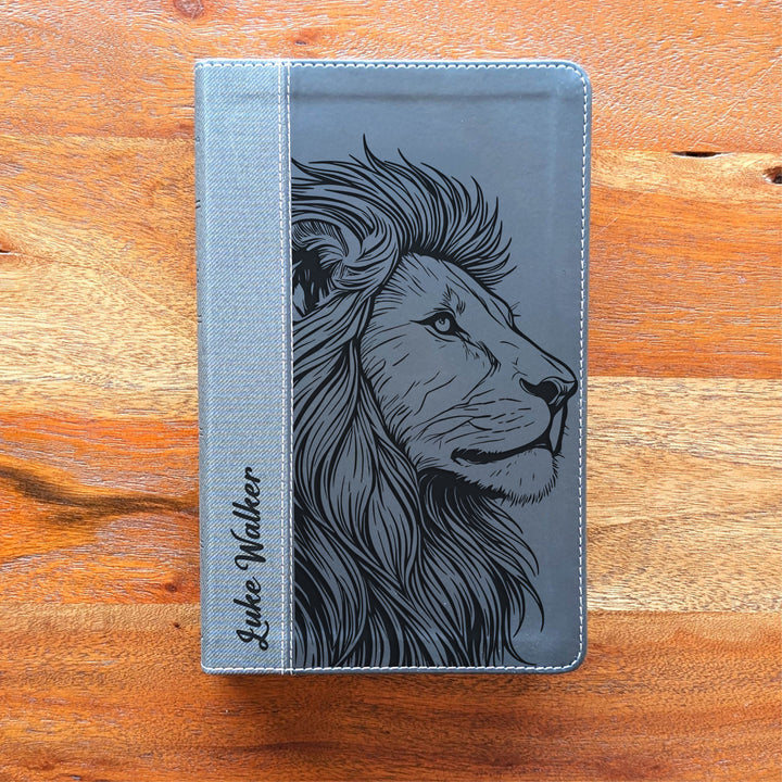 Biblia NVI tamaño personal personalizada – Letra grande, marrón | Hombre de fe