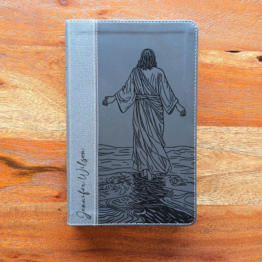 Biblia NVI tamaño personal personalizada – Letra grande, marrón | Hombre de fe