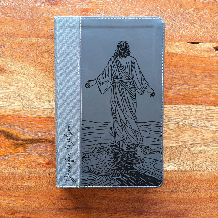 Biblia NVI tamaño personal personalizada – Letra grande, marrón | Hombre de fe