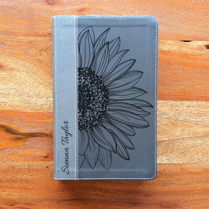 Biblia NVI tamaño personal personalizada – Letra grande, marrón | Hombre de fe