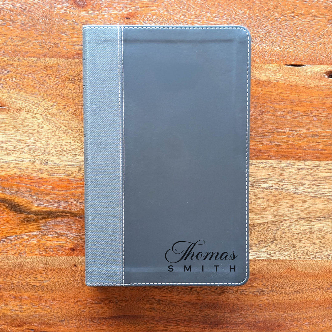 Biblia NVI tamaño personal personalizada – Letra grande, marrón | Hombre de fe