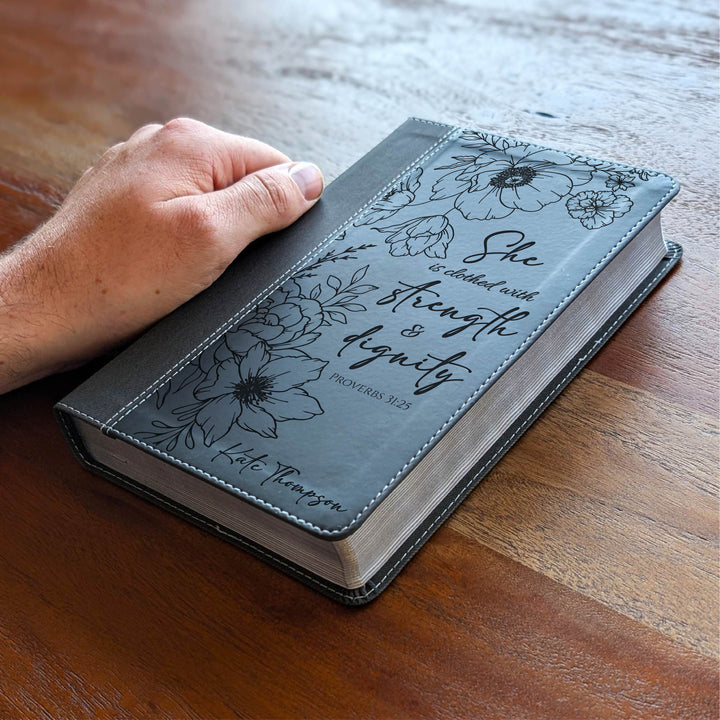 Biblia NVI tamaño personal personalizada – Letra grande, marrón | Hombre de fe