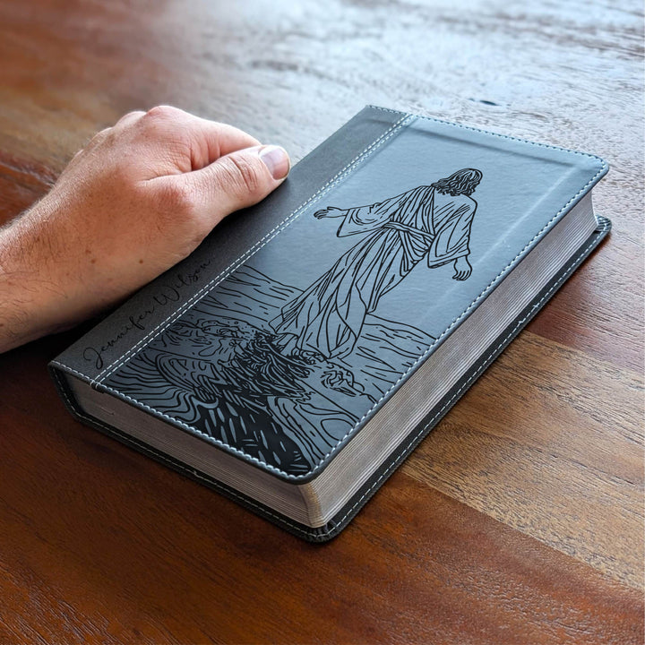 Biblia NVI tamaño personal personalizada – Letra grande, marrón | Hombre de fe