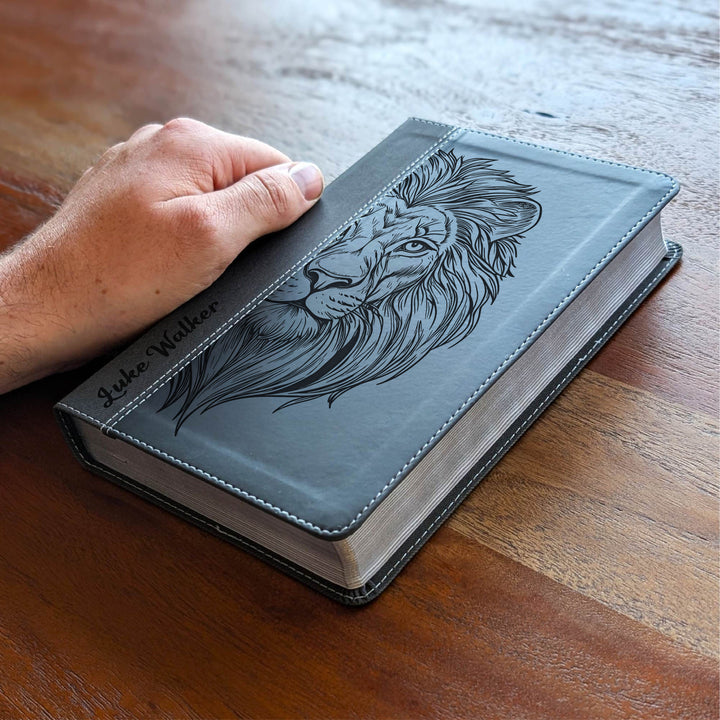 Biblia NVI tamaño personal personalizada – Letra grande, marrón | Hombre de fe