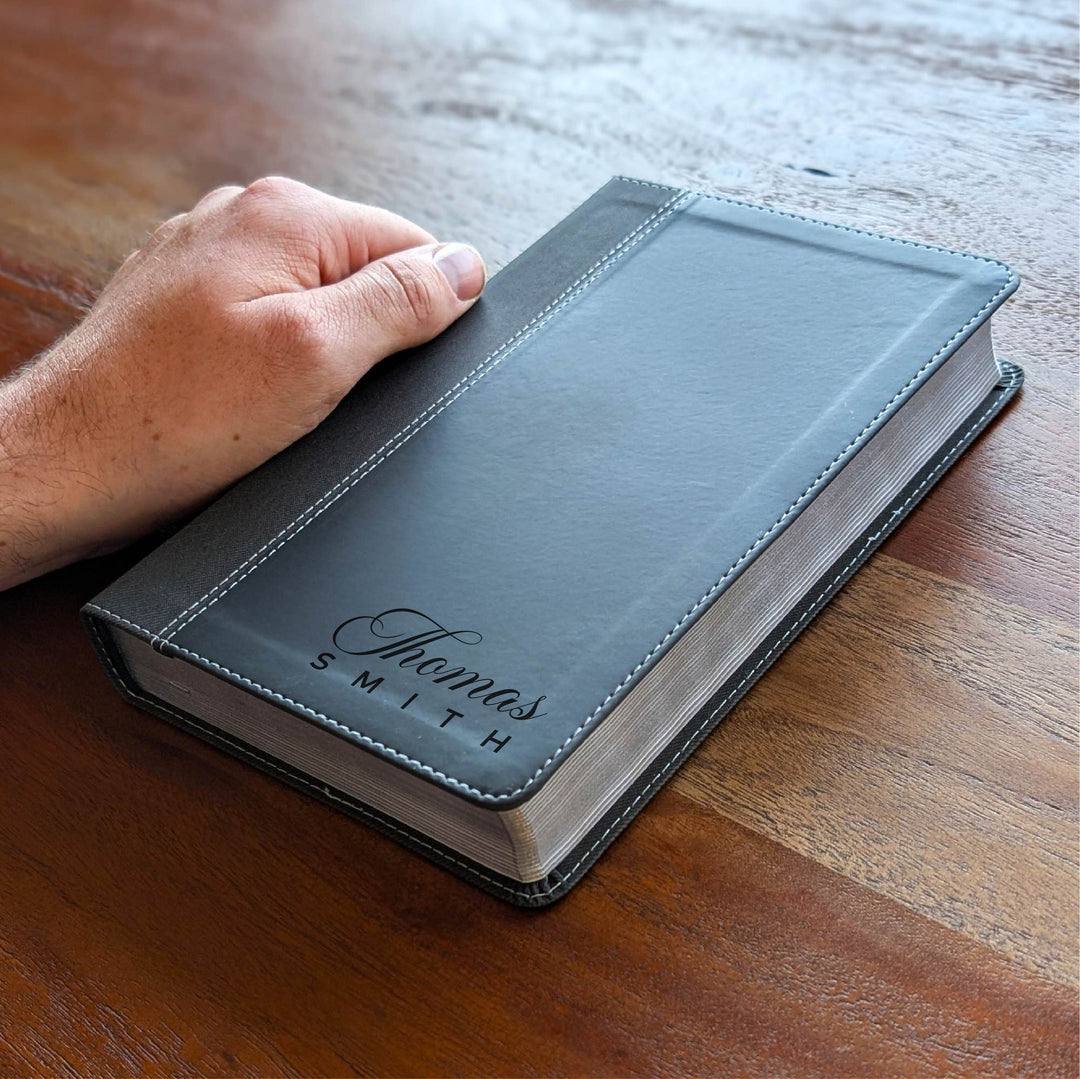 Biblia NVI tamaño personal personalizada – Letra grande, marrón | Hombre de fe