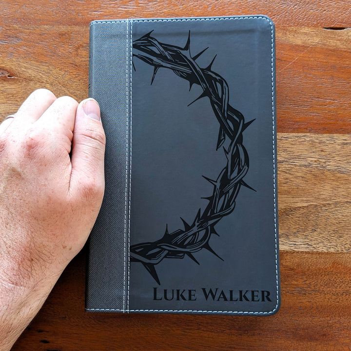 Biblia NVI tamaño personal personalizada – Letra grande, marrón | Hombre de fe