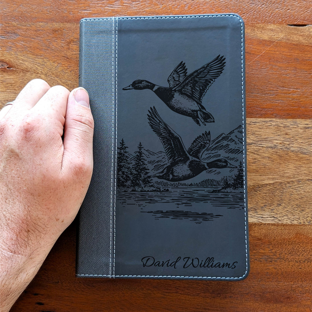 Biblia NVI tamaño personal personalizada – Letra grande, marrón | Hombre de fe