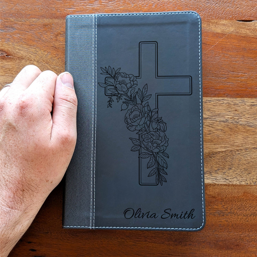 Biblia NVI tamaño personal personalizada – Letra grande, marrón | Hombre de fe