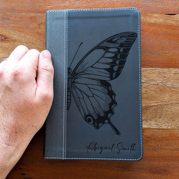 Biblia NVI tamaño personal personalizada – Letra grande, marrón | Hombre de fe