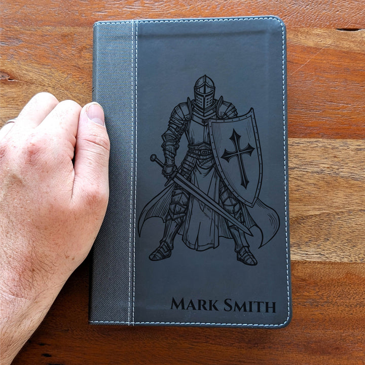 Biblia NVI tamaño personal personalizada – Letra grande, marrón | Hombre de fe