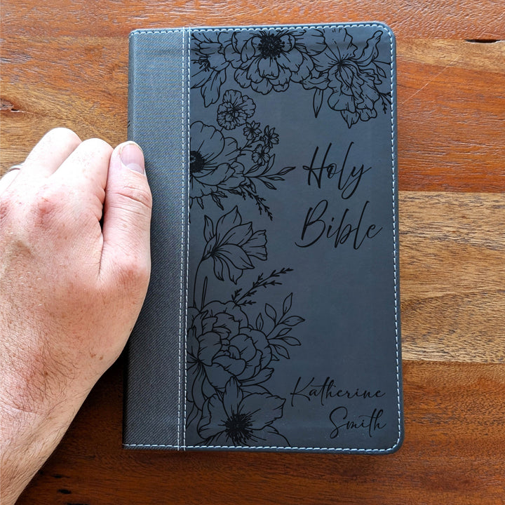 Biblia NVI tamaño personal personalizada – Letra grande, marrón | Hombre de fe