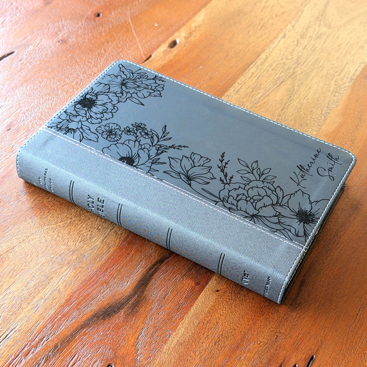 Biblia NVI tamaño personal personalizada – Letra grande, marrón | Hombre de fe
