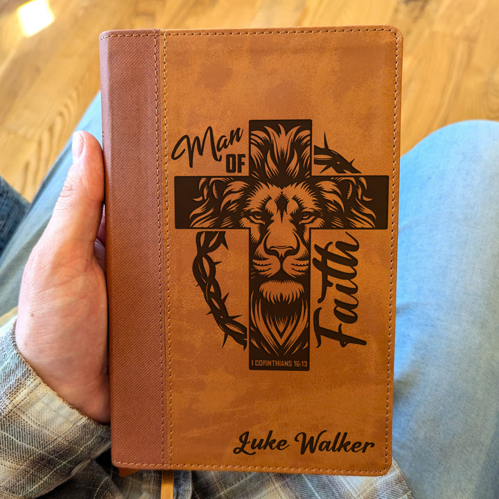 Biblia NVI tamaño personal personalizada – Letra grande, marrón | Hombre de fe