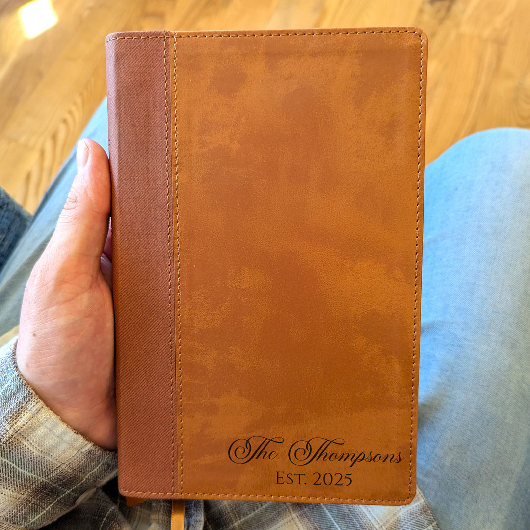 Biblia Personalizada NVI tamaño personal – Letra grande, marrón | Corona de Espinas