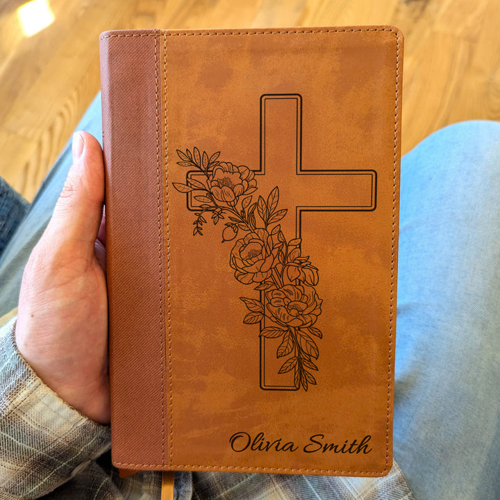 Biblia Personalizada NVI tamaño personal – Letra grande, marrón | Corona de Espinas