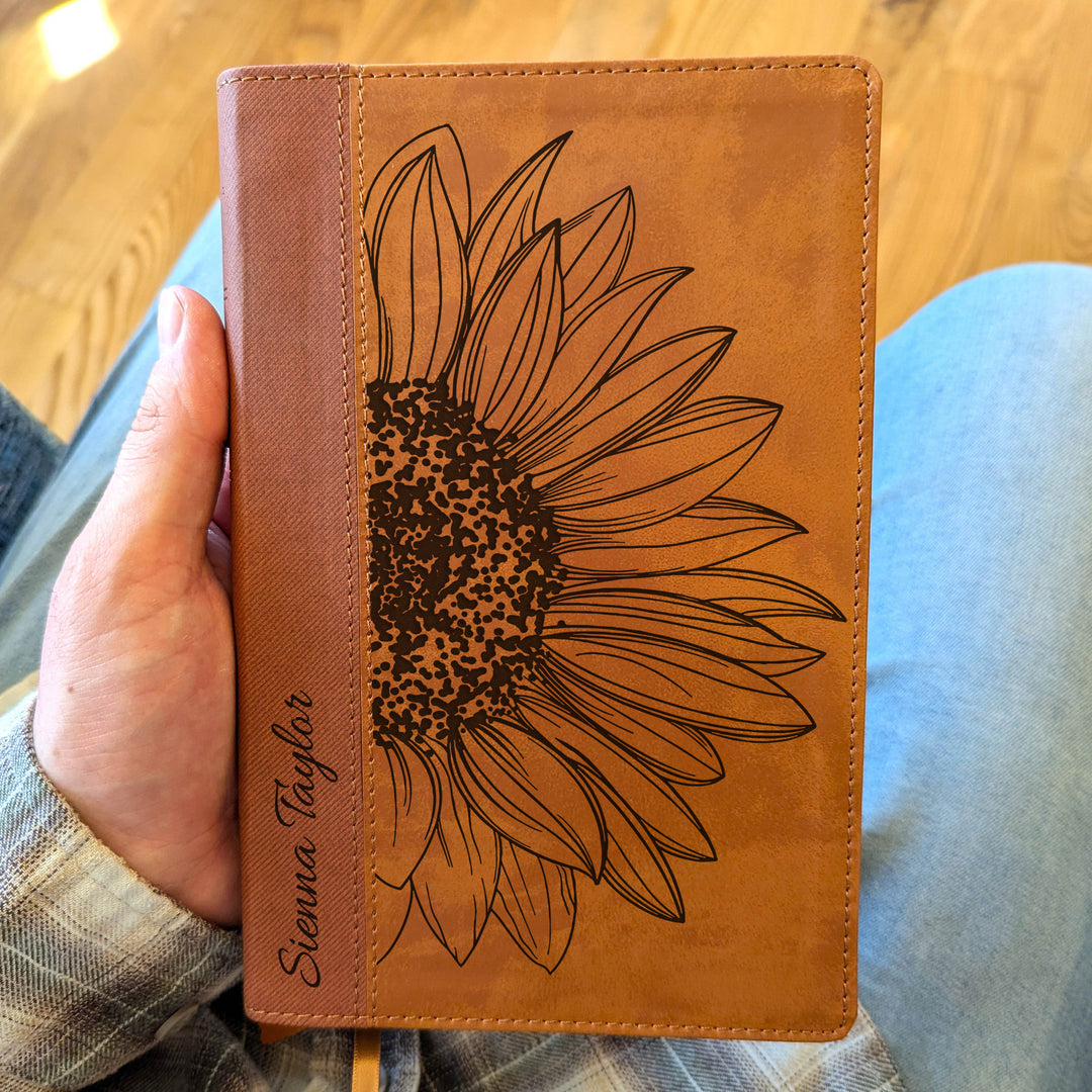 Biblia Personalizada NVI tamaño personal – Letra grande, marrón | Corona de Espinas