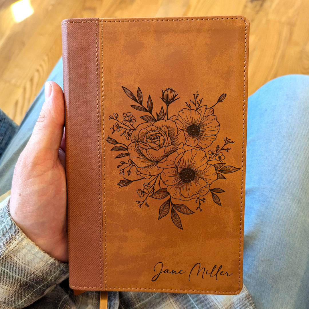 Biblia Personalizada NVI tamaño personal – Letra grande, marrón | Corona de Espinas
