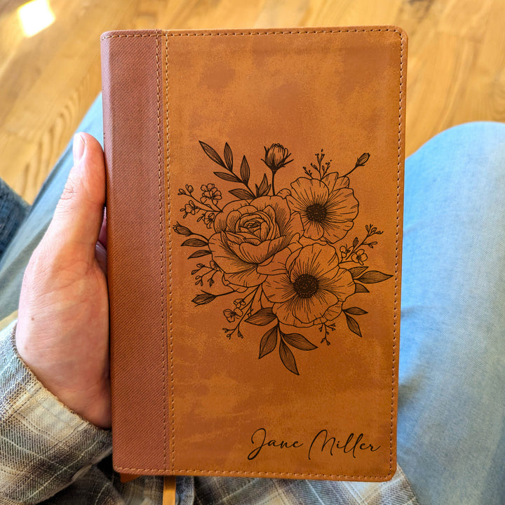 Biblia Personalizada NVI tamaño personal – Letra grande, marrón | Corona de Espinas