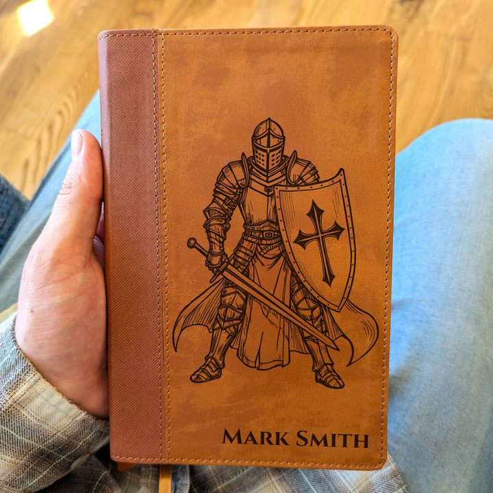 Biblia Personalizada NVI tamaño personal – Letra grande, marrón | Corona de Espinas