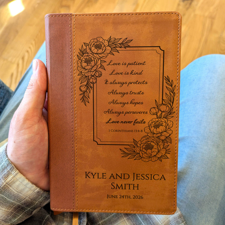 Biblia Personalizada NVI tamaño personal – Letra grande, marrón | Corona de Espinas